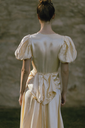 C. 1940s cream puff sleeve wedding gown