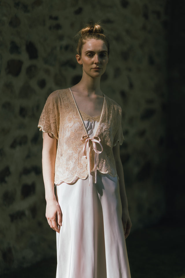 1920s scalloped lace bed jacket