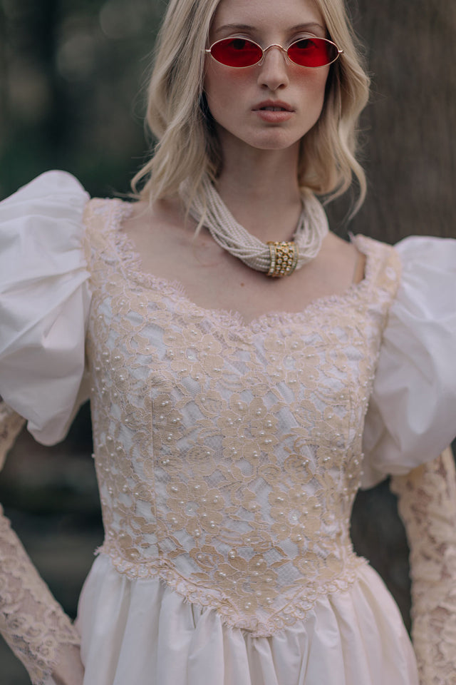 Elizabeth Taylor for Avon faux pearl collar necklace