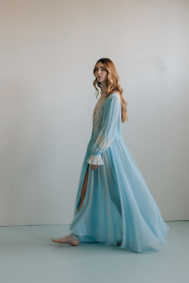 1930s blue lace French dressing robe