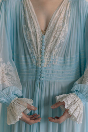 1930s blue lace French dressing robe