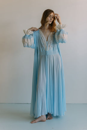 1930s blue lace French dressing robe