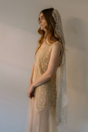 1900s lace veil with hair clip