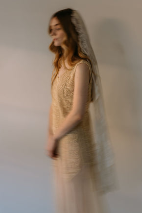 1900s lace veil with hair clip