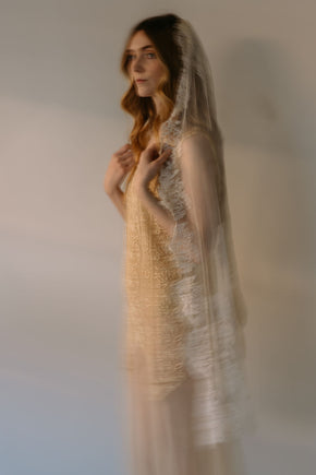 1900s lace veil with hair clip