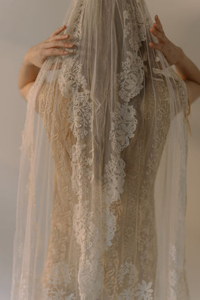 1900s lace veil with hair clip