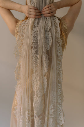 1900s lace veil with hair clip