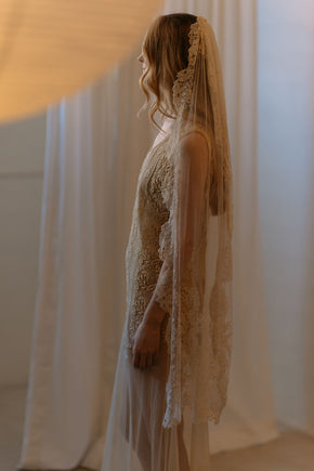 1900s lace veil with hair clip