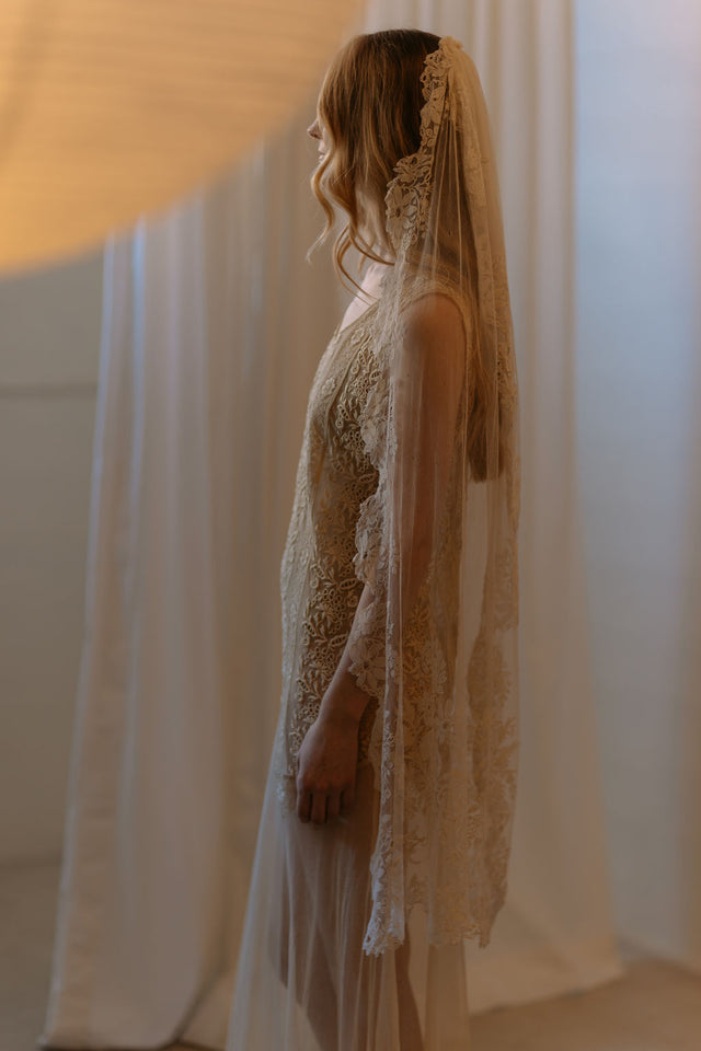 1900s lace veil with hair clip
