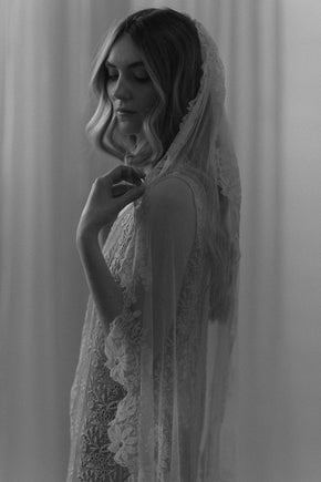 1900s lace veil with hair clip