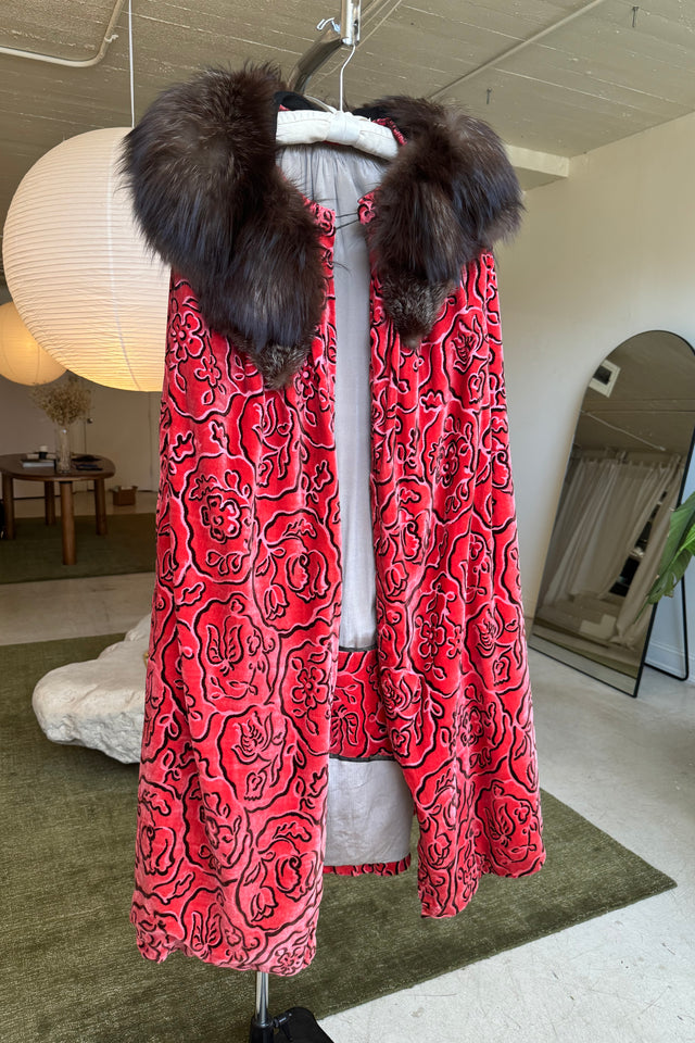 1920s panne silk velvet magenta cape with fox fur