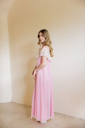 1960s baby pink Lucie Ann lace nightgown