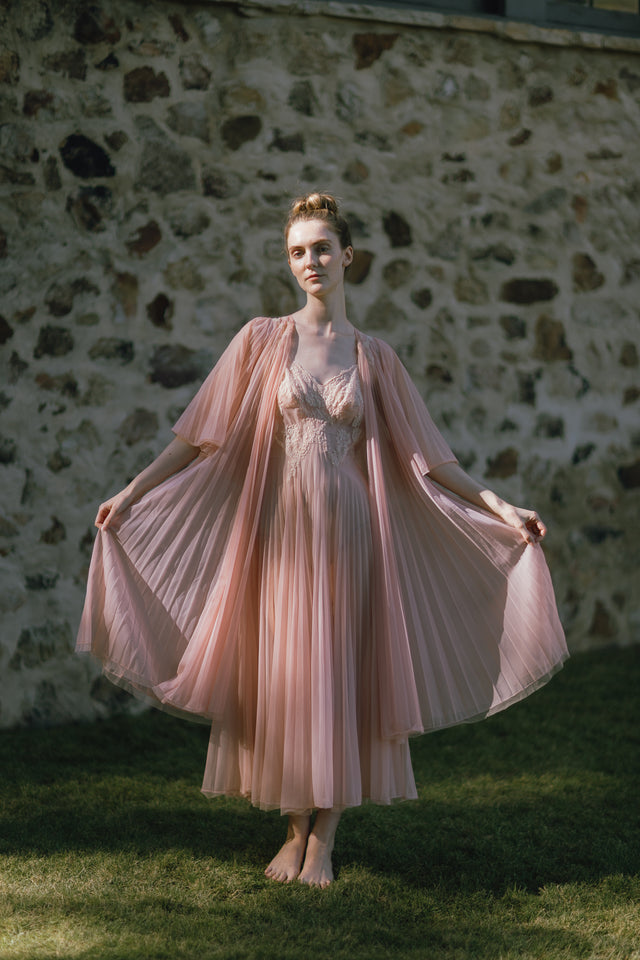 Vanity fair 1940s pink peignoir set