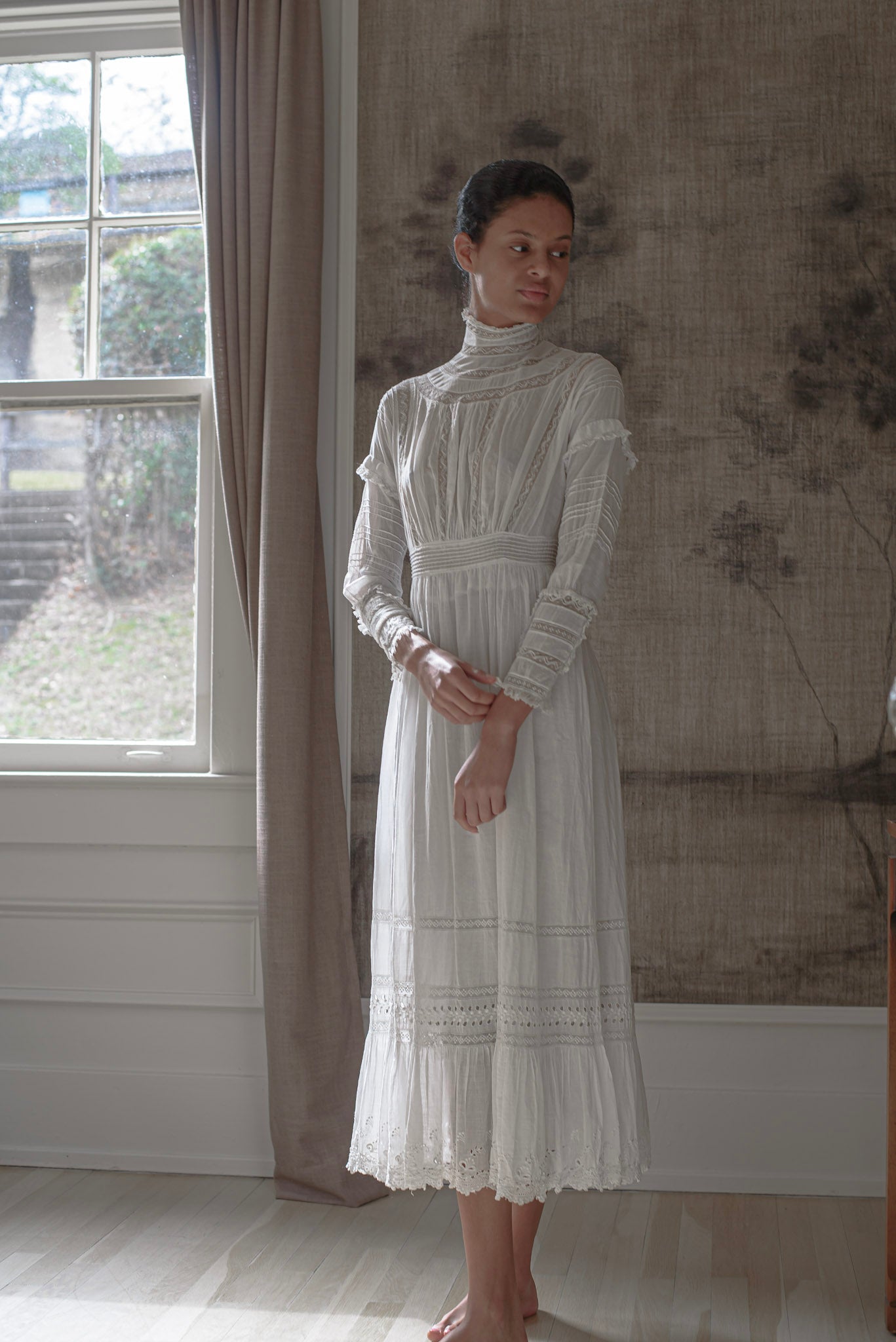 Edwardian White Dress In Cotton and Lace